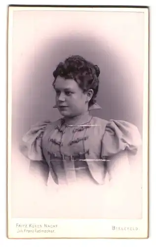 Fotografie Fritz Küken Nachf., Bielefeld, Portrait junge Dame im modischen Kleid