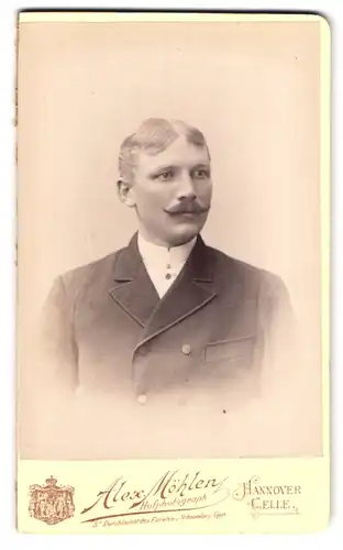 Fotografie Alex. Möhlen, Hannover, Georgsplatz- Landschaftstrasse 4, Portrait Herr mit Mittelscheitel und Schnauzbart