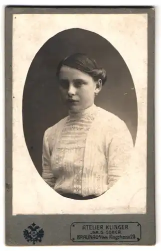 Fotografie Atelier Klinger, Braunau /Inn, Ringstrasse 23, Portrait hübsche junge Dame in weiss