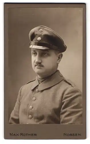 Fotografie Max Rother, Nossen, Waldheimerstr. 29, Portrait Soldat in Felduniform