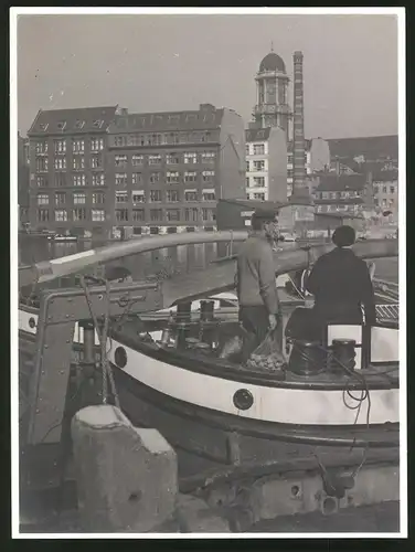 Fotografie unbekannter Fotograf, Ansicht Berlin, Hafen Mühlendammschleuse, Blick zum Stadthaus