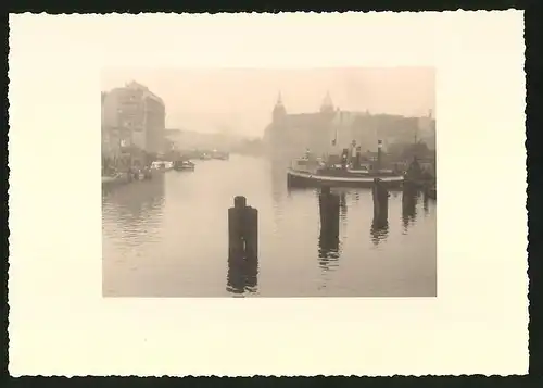 Fotografie unbekannter Fotograf, Ansicht Berlin, Binnenschiffe auf der Spree