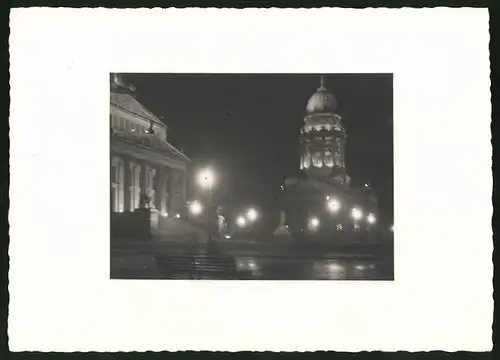 Fotografie unbekannter Fotograf, Ansicht Berlin, Gendarmenmarkt mit französischem Dom