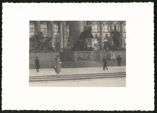 Fotografie unbekannter Fotograf, Ansicht Berlin, Nationaldenkmal am Schloss