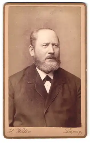 Fotografie H. Walter, Leipzig, an der Promenade, Portrait vollbärtiger Herr im Jacket