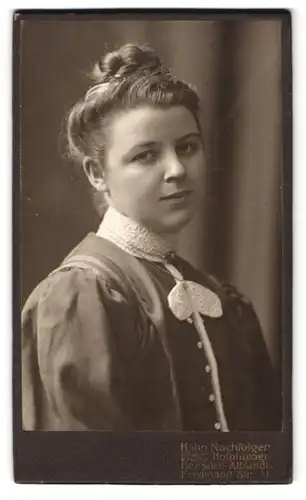 Fotografie Hahn Nachfolger, Dresden-A., Ferdinandstr. 11, Portrait junge Frau mit Hochsteckfrisur