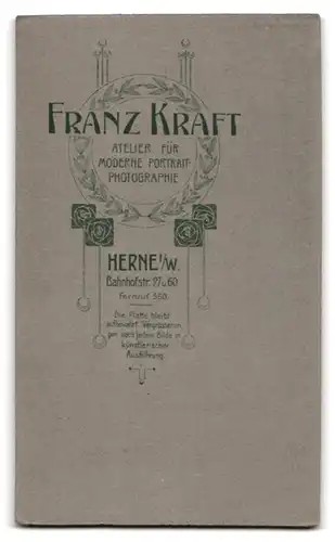 Fotografie Franz Kraft, Herne i/W., Bahnhofstr. 27, Portrait elegant gekleidetes Ehepaar