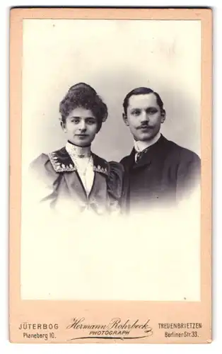 Fotografie Hermann Rohrbeck, Jüterbog, Planeberg 10, Portrait junge Ehepaar modisch gekleidet