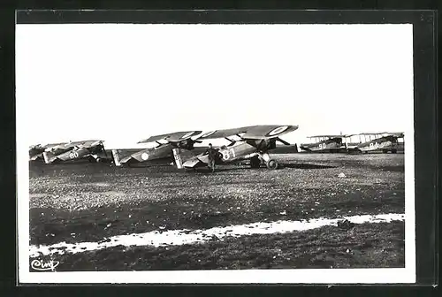 AK Istres-Aviation, Groupe d`avions, Flugzeuge auf dem Landeplatz