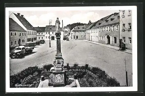 AK Grafenwöhr, Strassenpartie mit Gasthof und Denkmal