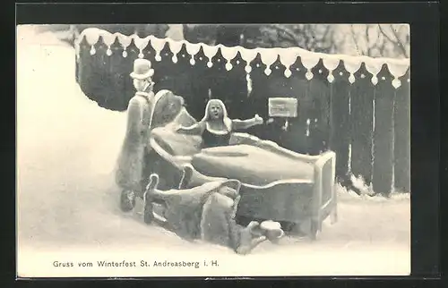 AK St. Andreasberg i. H., Winterfest, Frau im Bett und umgekippte Wiege, Eisplastik