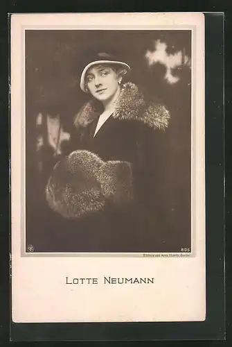 AK Schauspieler Lotte Neumann im Pelzmantel