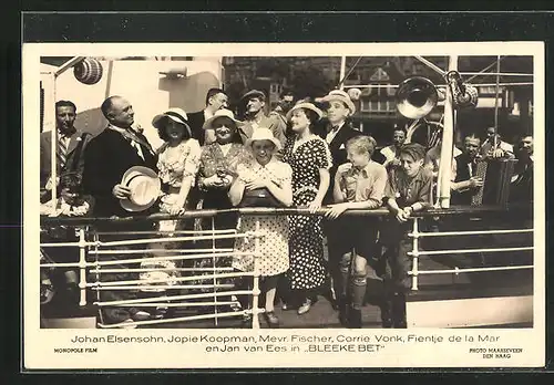 AK Schauspieler Johan Elsensohn & Schauspielerin Jopie Koopman mit Mevr. Fischer und Corrie Vonk an Deck eines Schiffes