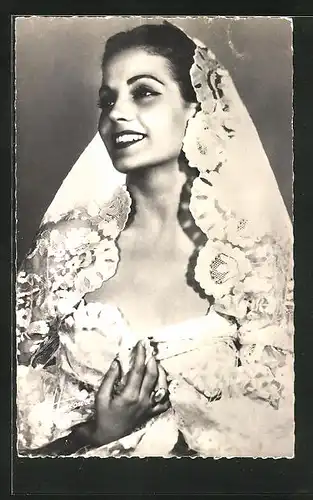 AK Schauspielerin Carmen Sevilla im Kostüm einer Filmrolle