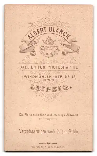 Fotografie Albert Blanck, Leipzig, Windmühlenstr. 42, Portrait brünette Schönheit mit Perlenhalskette