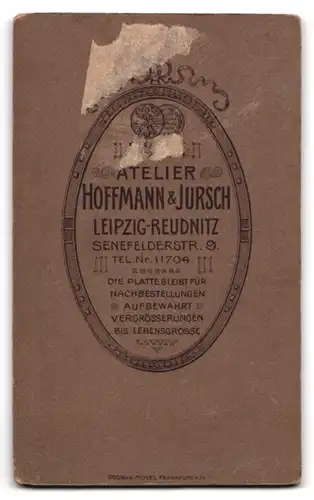 Fotografie Hoffmann & Jursch, Leipzig-Reudnitz, Senefelderstr. 9, Portrait süsses Kleinkind im weissen Kleidchen