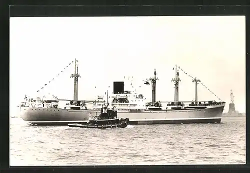 AK M.S. Mississippi Lloyd mit Schlepper an der Küste New Yorks