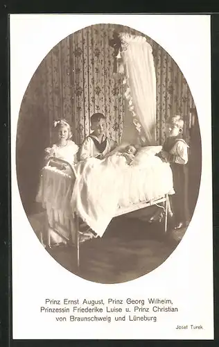 AK Prinz Ernst August, Prinz Georg Wilhelm, Prinzessin Friederike Luise und Prinz Christian als Kinder am Babybett