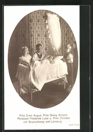 AK Prinzen Ernst August, Georg Wilhelm & Christian mit Prinzessin Friederike Luise als süsse Kinder am Babybett