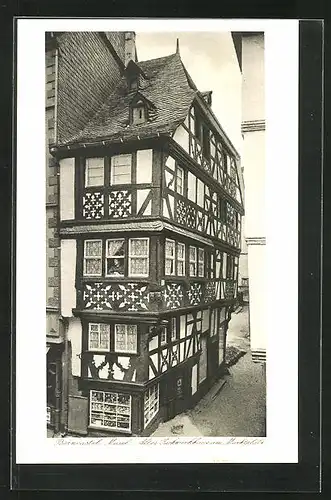 AK Berncastel / Mosel, altes Fachwerkhaus am Marktplatz