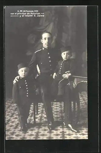 AK S.M. Alfonso XIII. con el principe de Asturias y el infante D. Jaime