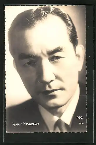 AK Schauspieler Sessue Hayakawa im Anzug mit ernsten Blick