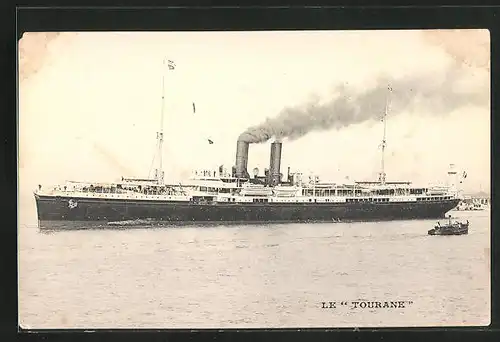 AK Passagierschiff Tourane mit rauchendem Schornstein