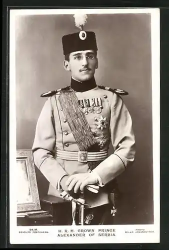 AK H.R.H. Crown Prince Alexander od Serbia, in Uniform mit Orden behangen