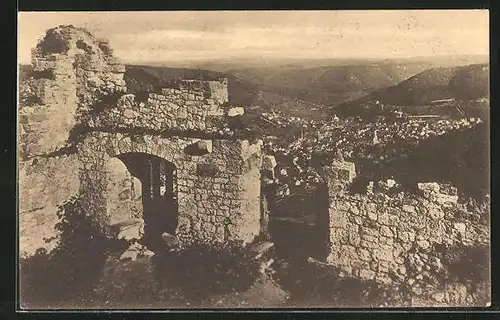 AK Urach, Ruine mit Blick auf die Stadt