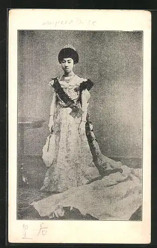 AK Japan, die Kaiserin im königlichen Kleid