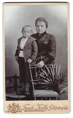 Fotografie Friedrich Kolby, Zwickau, Aeussere Plauensche Strasse, Mutter mit ihrem Sohn