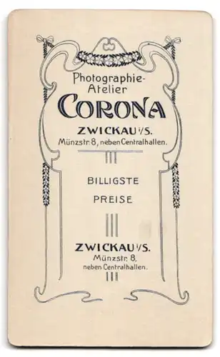 Fotografie Corona, Zwickau, Münzstrasse 8, kleines Mädchen mit Bild in den Händen