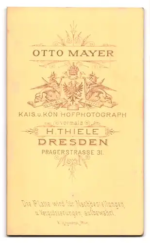 Fotografie Otto Mayer, Dresden, Pragerstrasse 31, Junger Herr im Anzug