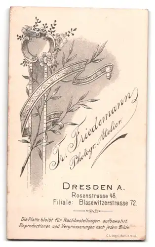 Fotografie Tr. Friedemann, Dresden-A., Rosenstrasse 48, Portrait junger Herr im Anzug mit Krawatte