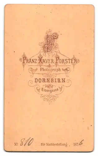 Fotografie Franz Xaver Forster, Dornbirn, Eisengasse, Portrait junger Herr im Anzug mit Zigarre