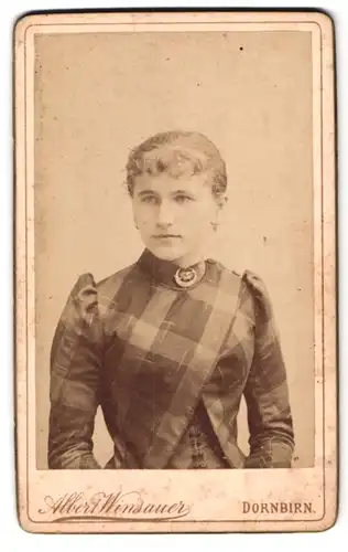 Fotografie Albert Winsauer, Dornbirn, Eisengasse 9, Portrait junge Dame mit zurückgebundenem Haar