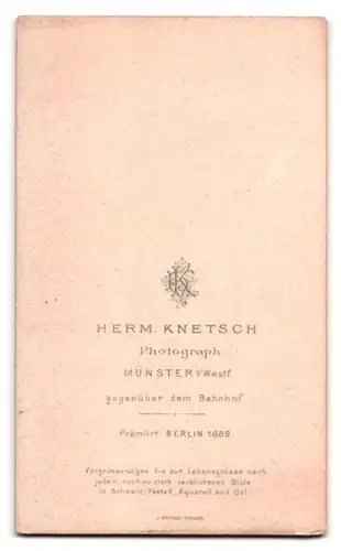 Fotografie Herm. Knetsch, Münster i /Westf., Portrait kleines Mädchen im hübschen Kleid