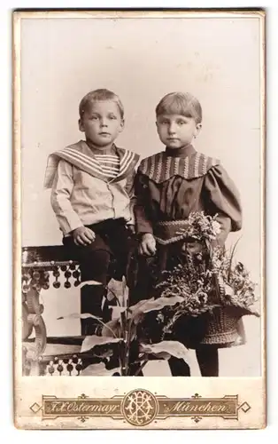Fotografie F. X. Ostermayr, München, Karlsplatz 6, Portrait kleiner Junge und Mädchen in modischer Kleidung