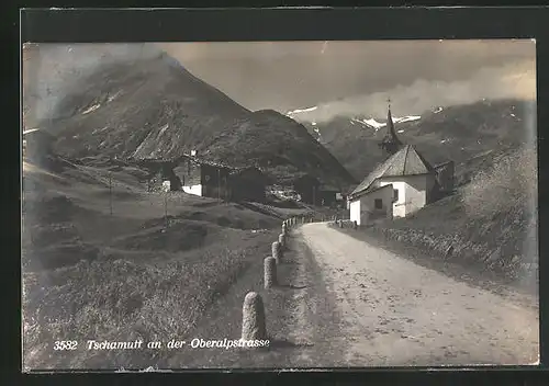 AK Tschamutt, Oberalpstrasse mit Kapelle