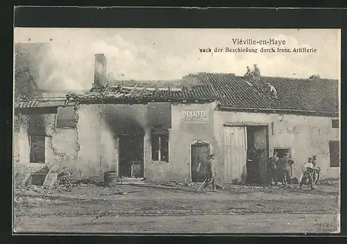 AK Viéville-en-Haye, Soldaten nach der Beschiessung durch franz. Artillerie