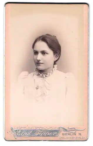 Fotografie Ernst Tepper, Berlin N., Chaussee-Strasse 28, hübsche Dame mit hochgestecktem Haar
