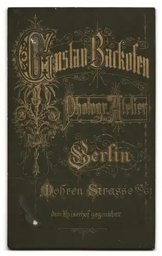 Fotografie Gustav Backofen, Berlin, Mohren-Strasse 63-64, Portrait älterer Herr mit weissem Vollbart