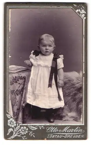 Fotografie Otto Martin, Löbtau-Dresden, Kindchen im Kleidchen