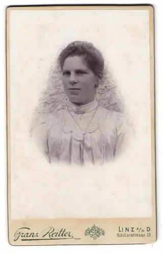 Fotografie Franz Reitter, Linz a.D., Schillerstrasse 55, junge Frau in weissem Kleid