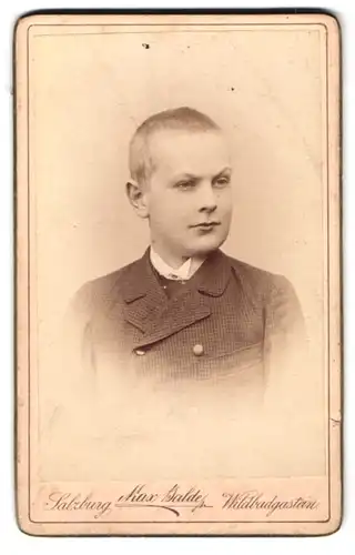 Fotografie Max Balde, Salzburg, junger Mann im karierten Anzug