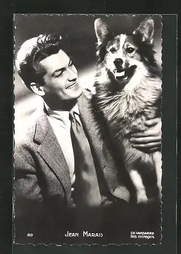 AK Schauspieler Jean Marais mit freundlichem Lächeln und Collie