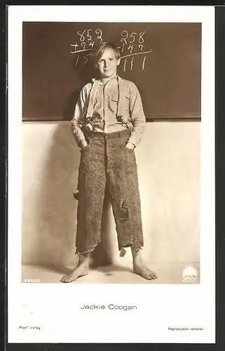 AK Schauspieler Jackie Coogan an der Schultafel