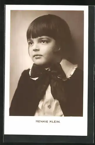 AK Schauspielerin Henkie Klein mit Schleife im Portrait