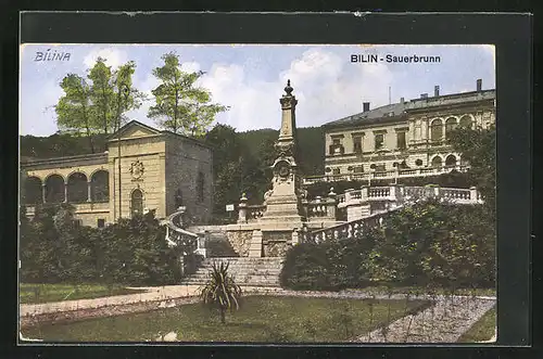 AK Bilin-Sauerbrunn / Bilina, Ortspartie mti Denkmal