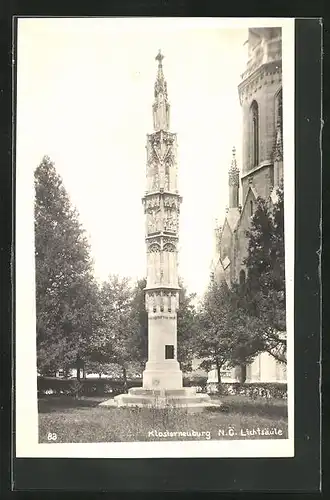 AK Klosterneuburg, Lichtsäule bei der Kirche